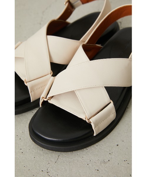 crie conforto（クリーコンフォルト）の「インステップクロスサンダル（サンダル・レディース・ブラック/アイボリー・SMALL/MEDIUM/LARGE/LL）」の6枚目の写真