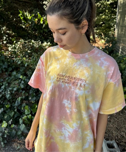 ROXY（ロキシー）の「LUSH MOUNTAIN/ロキシー半袖タイダイ総柄Tシャツ（Tシャツ/カットソー・レディース・オレンジ/グリーン/グレー・SMALL/MEDIUM/LARGE）」の3枚目の写真