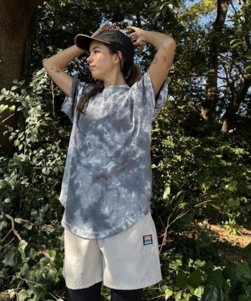ROXY（ロキシー）の「LUSH MOUNTAIN/ロキシー半袖タイダイ総柄Tシャツ（Tシャツ/カットソー・レディース・オレンジ/グリーン/グレー・SMALL/MEDIUM/LARGE）」の4枚目の写真