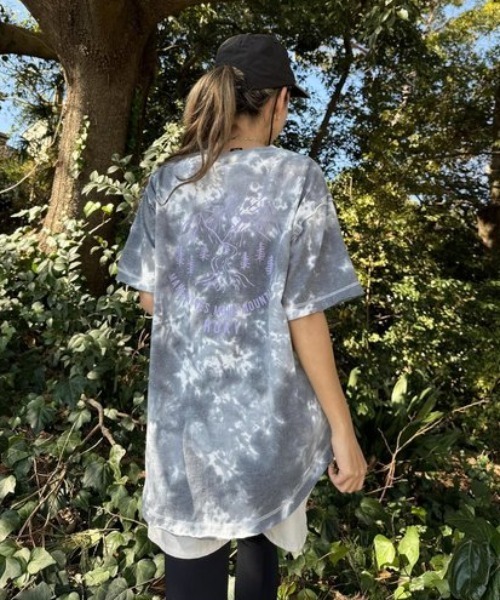ROXY（ロキシー）の「LUSH MOUNTAIN/ロキシー半袖タイダイ総柄Tシャツ（Tシャツ/カットソー・レディース・オレンジ/グリーン/グレー・SMALL/MEDIUM/LARGE）」の5枚目の写真