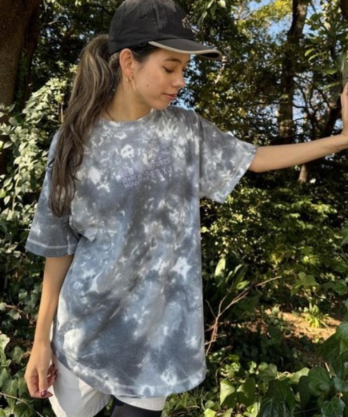 ROXY（ロキシー）の「LUSH MOUNTAIN/ロキシー半袖タイダイ総柄Tシャツ（Tシャツ/カットソー・レディース・オレンジ/グリーン/グレー・SMALL/MEDIUM/LARGE）」の7枚目の写真