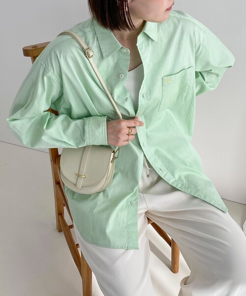 fredy emue（フレディエミュ）の「FR刺繍オックスルーズシャツ（シャツ/ブラウス・レディース・オレンジ/サックスブルー/オフホワイト/ベビーピンク/ライトグリーン・38）」の2枚目の写真