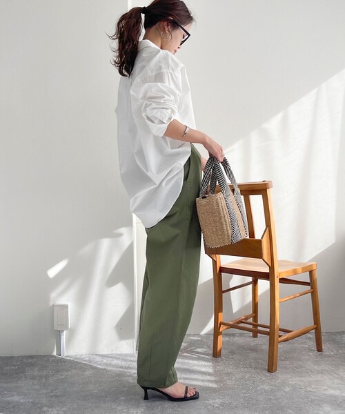 fredy emue（フレディエミュ）の「FR刺繍オックスルーズシャツ（シャツ/ブラウス・レディース・オレンジ/サックスブルー/オフホワイト/ベビーピンク/ライトグリーン・38）」の7枚目の写真