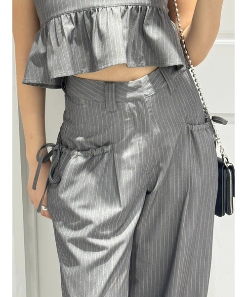 EVRIS（エヴリス）の「ピンストライプサイドドロストワイドパンツ【セットアップ着用可能】（その他パンツ・レディース・ブルー/グレー/ブラック・MEDIUM/SMALL）」の3枚目の写真
