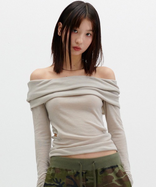 runningHIGH（ランニングハイ）の「A'GEM/9 × .kom 『runningHIGH/ランニングハイ』 OFF SHOULDER SLIM TOP/オフショルダートップス（その他トップス・レディース・ライトグレー/ブラック・FREE）」の2枚目の写真