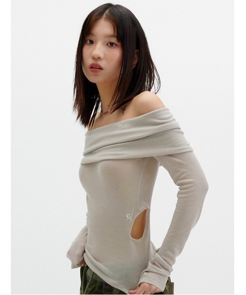 runningHIGH（ランニングハイ）の「A'GEM/9 × .kom 『runningHIGH/ランニングハイ』 OFF SHOULDER SLIM TOP/オフショルダートップス（その他トップス・レディース・ライトグレー/ブラック・FREE）」の5枚目の写真