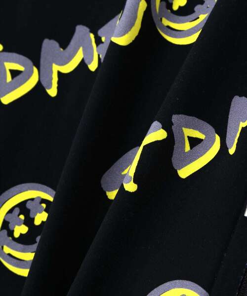 STUD MUFFIN（スタッドマフィン）の「STUD MUFFIN/スタッドマフィン/フラッシュグラフィティ柄ストレッチナイロンPK（ラッシュガード・メンズ・ホワイト/ブラック・2/3）」の5枚目の写真