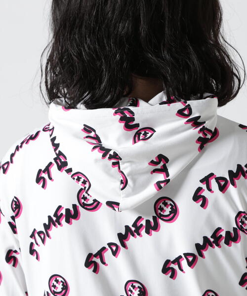 STUD MUFFIN（スタッドマフィン）の「STUD MUFFIN/スタッドマフィン/フラッシュグラフィティ柄ストレッチナイロンPK（ラッシュガード・メンズ・ホワイト/ブラック・2/3）」の13枚目の写真