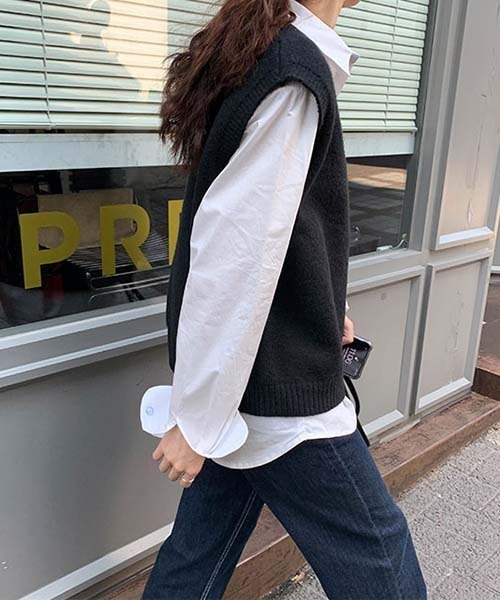 gossip！ロサンゼルス（ゴシップロサンゼルス）の「ルーズＶネックニットベスト（ベスト・レディース・ブラック/オフホワイト/イエロー/ネイビー/グレー・FREE）」の7枚目の写真
