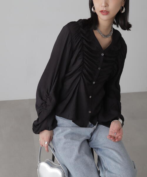 FREE'S MART（フリーズマート）の「◆Vネックシャーリングブラウス（シャツ/ブラウス・レディース・ホワイト/ピンク/ブラック・FREE）」の2枚目の写真