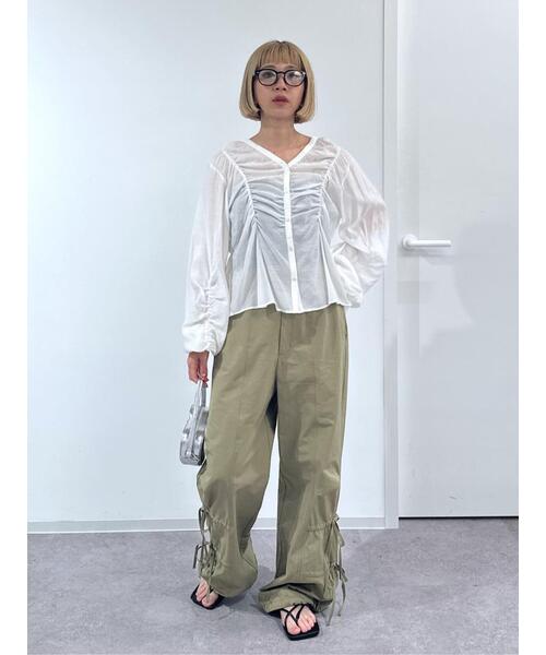 FREE'S MART（フリーズマート）の「◆Vネックシャーリングブラウス（シャツ/ブラウス・レディース・ホワイト/ピンク/ブラック・FREE）」の4枚目の写真