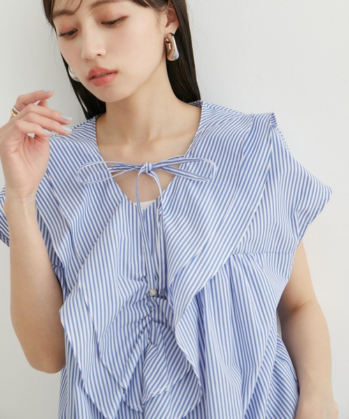 VIS（ビス）の「【夏トップス総選挙/お気に入り登録No.3】ラッフルチュニックブラウス【洗える】（シャツ/ブラウス・レディース・オフホワイト/ネイビー/サックスブルー・FREE）」の3枚目の写真