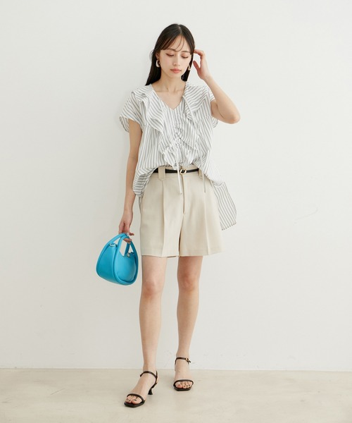 VIS（ビス）の「【夏トップス総選挙/お気に入り登録No.3】ラッフルチュニックブラウス【洗える】（シャツ/ブラウス・レディース・オフホワイト/ネイビー/サックスブルー・FREE）」の7枚目の写真