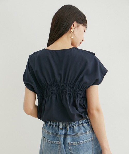 VIS（ビス）の「【夏トップス総選挙/お気に入り登録No.3】ラッフルチュニックブラウス【洗える】（シャツ/ブラウス・レディース・オフホワイト/ネイビー/サックスブルー・FREE）」の11枚目の写真