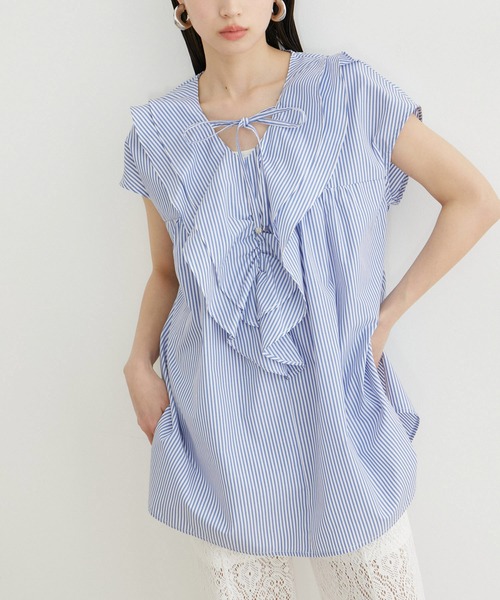 VIS（ビス）の「【夏トップス総選挙/お気に入り登録No.3】ラッフルチュニックブラウス【洗える】（シャツ/ブラウス・レディース・オフホワイト/ネイビー/サックスブルー・FREE）」の15枚目の写真