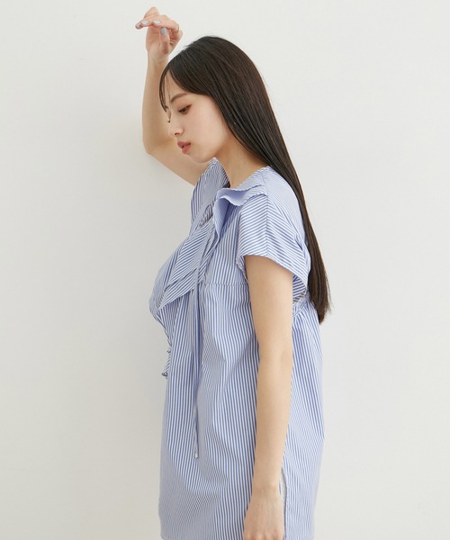 VIS（ビス）の「【夏トップス総選挙/お気に入り登録No.3】ラッフルチュニックブラウス【洗える】（シャツ/ブラウス・レディース・オフホワイト/ネイビー/サックスブルー・FREE）」の16枚目の写真