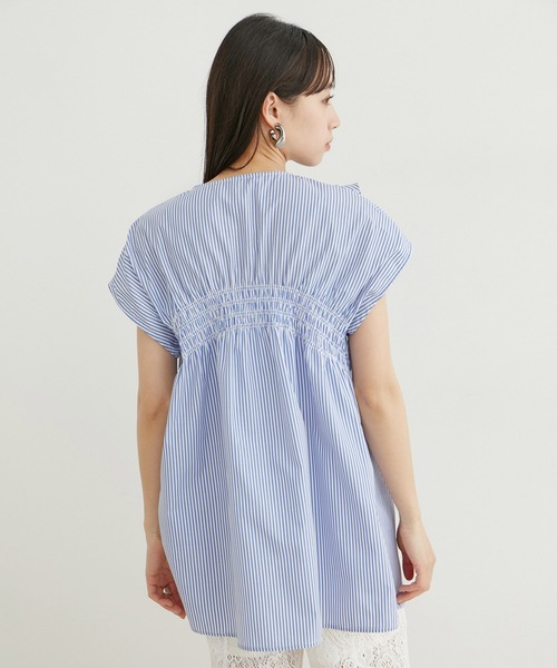 VIS（ビス）の「【夏トップス総選挙/お気に入り登録No.3】ラッフルチュニックブラウス【洗える】（シャツ/ブラウス・レディース・オフホワイト/ネイビー/サックスブルー・FREE）」の17枚目の写真