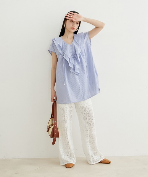 VIS（ビス）の「【夏トップス総選挙/お気に入り登録No.3】ラッフルチュニックブラウス【洗える】（シャツ/ブラウス・レディース・オフホワイト/ネイビー/サックスブルー・FREE）」の19枚目の写真