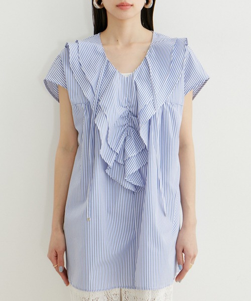 VIS（ビス）の「【夏トップス総選挙/お気に入り登録No.3】ラッフルチュニックブラウス【洗える】（シャツ/ブラウス・レディース・オフホワイト/ネイビー/サックスブルー・FREE）」の21枚目の写真