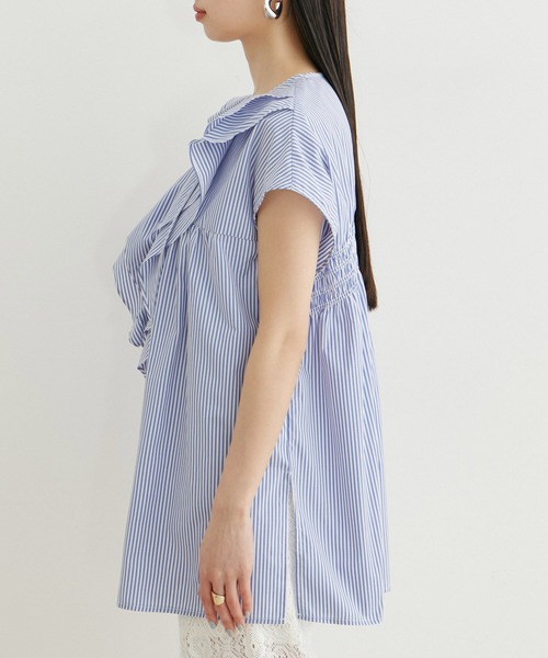 VIS（ビス）の「【夏トップス総選挙/お気に入り登録No.3】ラッフルチュニックブラウス【洗える】（シャツ/ブラウス・レディース・オフホワイト/ネイビー/サックスブルー・FREE）」の22枚目の写真