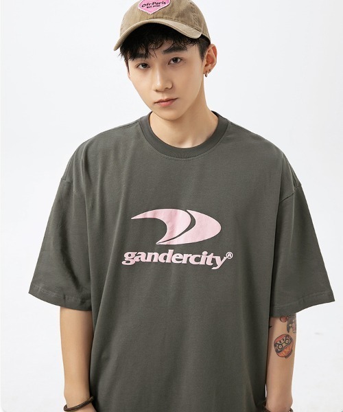 8e greedyTシャツ メンズ、レディース問わず、どちらも着用しやすい4カラーの
