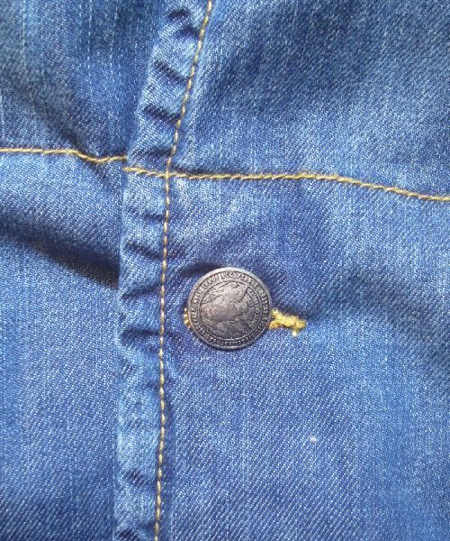 TMT（ティーエムティー）の「DENIM STANDARD DOWN VEST（ダウン