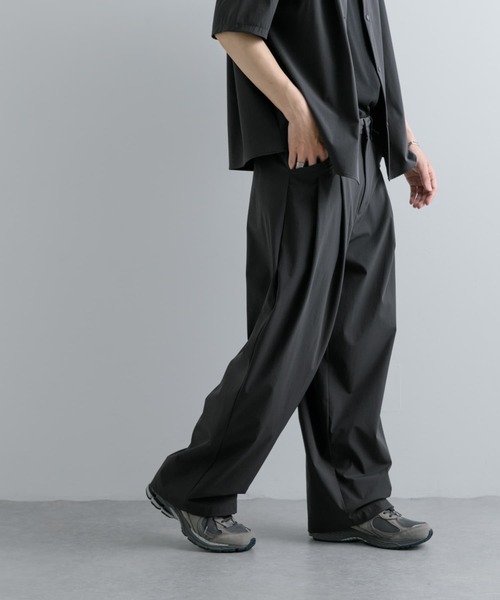 Uiscel（ユイセル）の「Uiscel　4WAYストレッチ2タックワイドパンツ（その他パンツ・メンズ・チャコールグレー/ベージュ・MEDIUM/LARGE）」の4枚目の写真