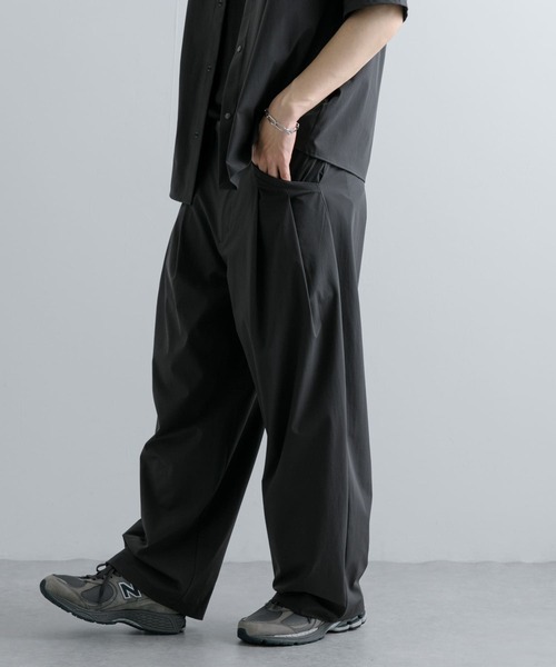 Uiscel（ユイセル）の「Uiscel　4WAYストレッチ2タックワイドパンツ（その他パンツ・メンズ・チャコールグレー/ベージュ・MEDIUM/LARGE）」の7枚目の写真