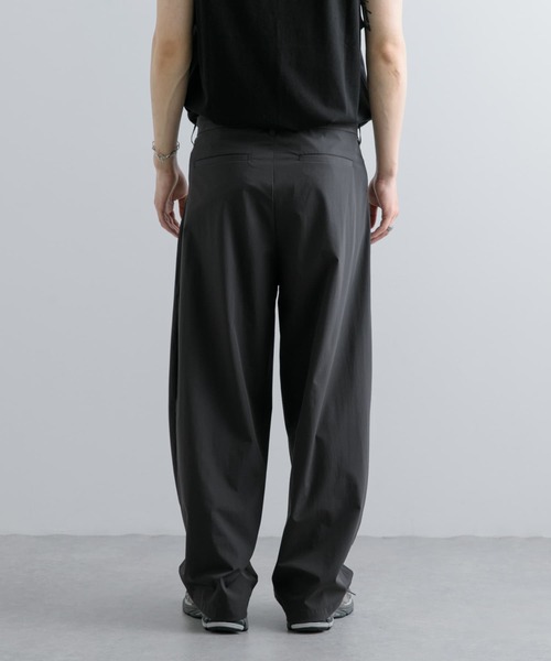 Uiscel（ユイセル）の「Uiscel　4WAYストレッチ2タックワイドパンツ（その他パンツ・メンズ・チャコールグレー/ベージュ・MEDIUM/LARGE）」の21枚目の写真