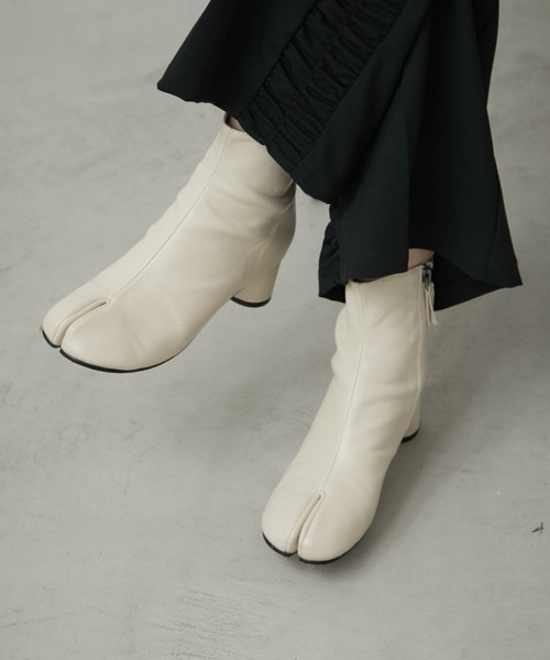 Aunt Marie's(アントマリーズ)の「ヒール足袋ブーツ(ブーツ・レディース・アイボリー/ブラック/シルバー・S/M/L)」の4枚目の写真