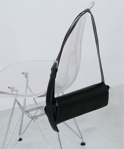 N.（N. Natural Beauty Basic）（エヌエヌナチュラルビューティーベーシック）の「◆ベルトショルダーフラップバッグ（ショルダーバッグ・レディース・イエロー/ブラック・ﾌﾘ-）」の2枚目の写真