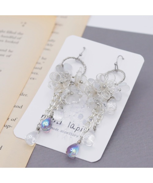 tone(トーン)の「【mimi lapin】クリア&ホワイトフラワーとドロップビーズのロングピアス(MA)(ピアス(両耳用)・レディース・シルバー・FREE)」の1枚目の写真