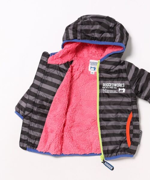 RUGGEDWORKS（ラゲッドワークス）の「裏ボアフードジャケット（ブルゾン・キッズ・ブラック×グレー/ブラック×ブルー・80ｃｍ）」の4枚目の写真