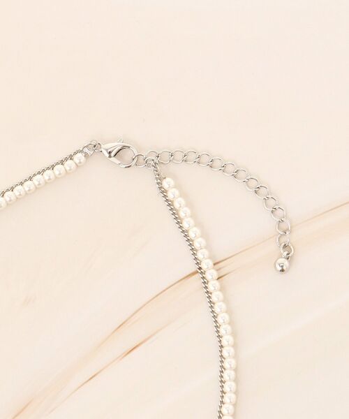 MAJESTIC LEGON(マジェスティックレゴン)の「ローズリボンネックレス(ネックレス・レディース・ブラック/アイボリー・FREE)」の9枚目の写真