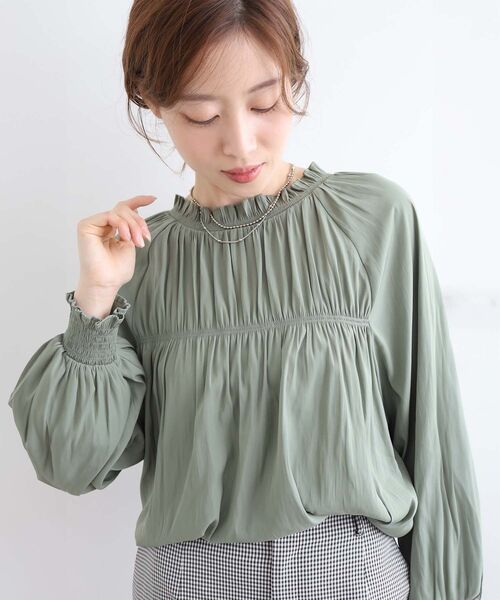 le.coeur blanc（ルクールブラン）の「パウダーサテン2WAYシャーリングブラウス（シャツ/ブラウス・レディース・グリーン/レンガ/アイボリー・38）」の3枚目の写真