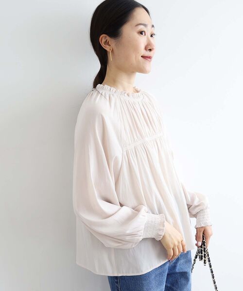 le.coeur blanc（ルクールブラン）の「パウダーサテン2WAYシャーリングブラウス（シャツ/ブラウス・レディース・グリーン/レンガ/アイボリー・38）」の4枚目の写真