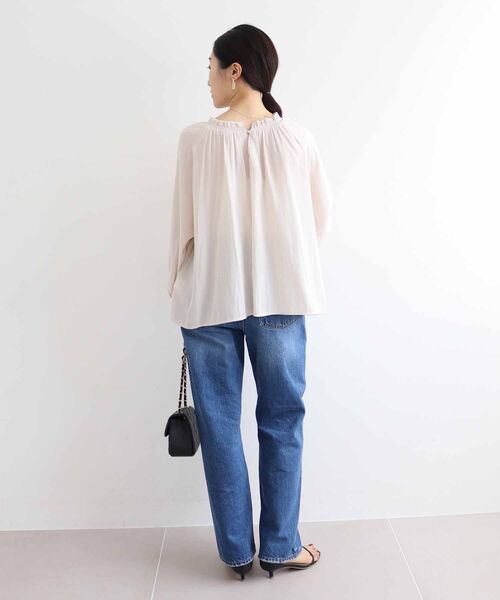 le.coeur blanc（ルクールブラン）の「パウダーサテン2WAYシャーリングブラウス（シャツ/ブラウス・レディース・グリーン/レンガ/アイボリー・38）」の11枚目の写真