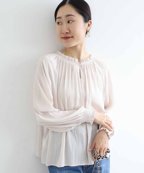 le.coeur blanc（ルクールブラン）の「パウダーサテン2WAYシャーリングブラウス（シャツ/ブラウス・レディース・グリーン/レンガ/アイボリー・38）」の13枚目の写真