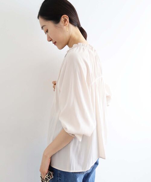 le.coeur blanc（ルクールブラン）の「パウダーサテン2WAYシャーリングブラウス（シャツ/ブラウス・レディース・グリーン/レンガ/アイボリー・38）」の14枚目の写真