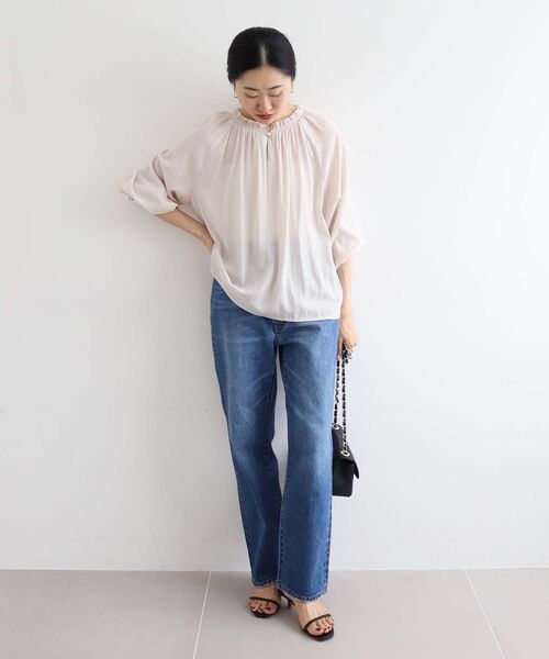 le.coeur blanc（ルクールブラン）の「パウダーサテン2WAYシャーリングブラウス（シャツ/ブラウス・レディース・グリーン/レンガ/アイボリー・38）」の16枚目の写真