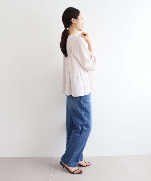 le.coeur blanc（ルクールブラン）の「パウダーサテン2WAYシャーリングブラウス（シャツ/ブラウス・レディース・グリーン/レンガ/アイボリー・38）」の17枚目の写真