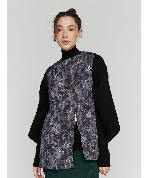 UN3D.（アンスリード）の「LINE FLOWER PADDED VEST / ラインフラワー