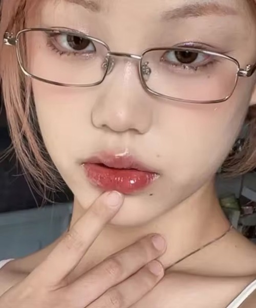 BARELY BLUE（ベアリーブルー）の「【 BARELY BLUE / ベアリーブルー 】 スクエア クリア レンズ メガネ ユニセックス（メガネ・レディース・ゴールド/ブラック/シルバー・FREE）」の2枚目の写真