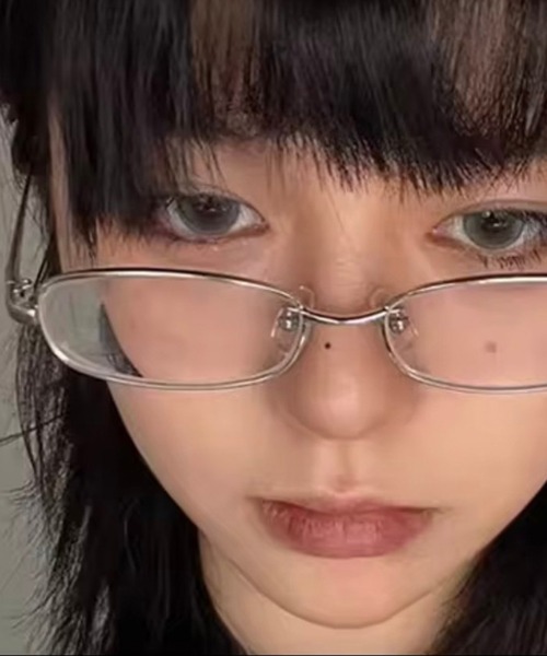 BARELY BLUE（ベアリーブルー）の「【 BARELY BLUE / ベアリーブルー 】 スクエア クリア レンズ メガネ ユニセックス（メガネ・レディース・ゴールド/ブラック/シルバー・FREE）」の4枚目の写真