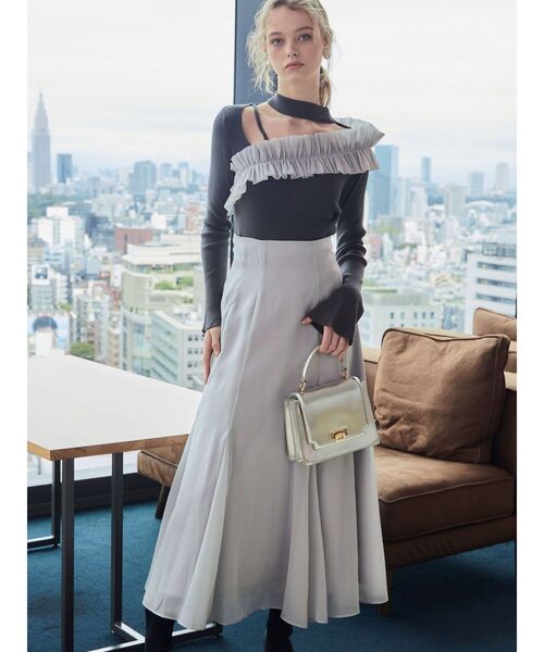 MERCURYDUO(マーキュリーデュオ)の「アシメ異素材ラッフルドッキング チョーカー風カットアウトニット(ニット/セーター・レディース・チャコールグレー/ブラック/アイボリー・FREE)」の9枚目の写真