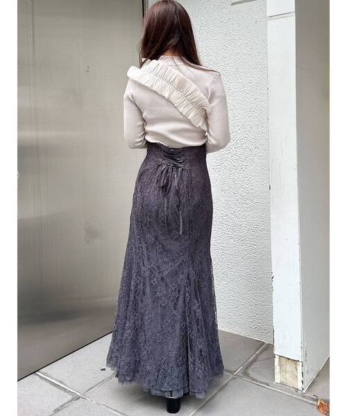 MERCURYDUO(マーキュリーデュオ)の「アシメ異素材ラッフルドッキング チョーカー風カットアウトニット(ニット/セーター・レディース・チャコールグレー/ブラック/アイボリー・FREE)」の13枚目の写真