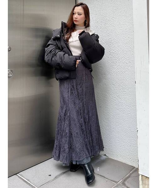 MERCURYDUO(マーキュリーデュオ)の「アシメ異素材ラッフルドッキング チョーカー風カットアウトニット(ニット/セーター・レディース・チャコールグレー/ブラック/アイボリー・FREE)」の15枚目の写真