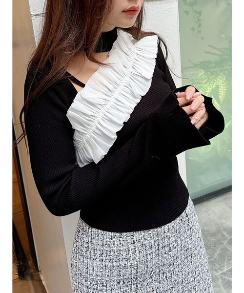 MERCURYDUO(マーキュリーデュオ)の「アシメ異素材ラッフルドッキング チョーカー風カットアウトニット(ニット/セーター・レディース・チャコールグレー/ブラック/アイボリー・FREE)」の18枚目の写真