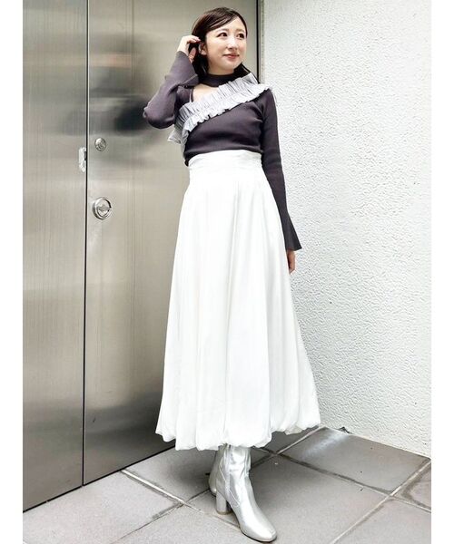 MERCURYDUO(マーキュリーデュオ)の「アシメ異素材ラッフルドッキング チョーカー風カットアウトニット(ニット/セーター・レディース・チャコールグレー/ブラック/アイボリー・FREE)」の21枚目の写真