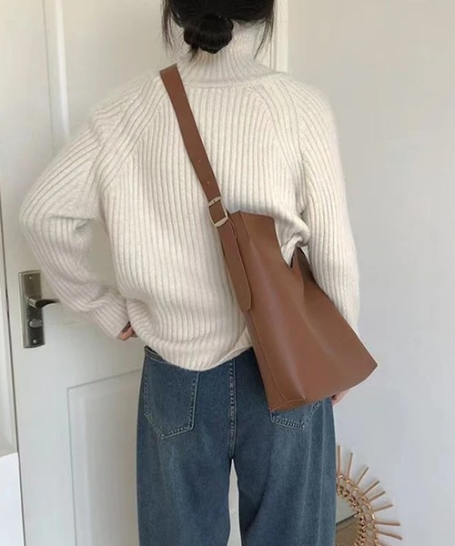 VitaFelice（ヴィータフェリーチェ）の「ラメタートルニット（ニット/セーター・レディース・パープル/ネイビー/イエロー/オフホワイト/サックスブルー・FREE）」の16枚目の写真